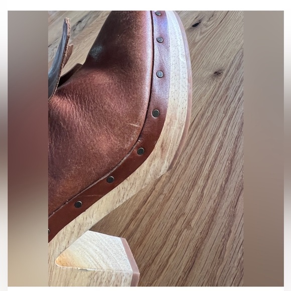 MADEWELL KILTIE CLOGS, SIZE 8. - Picture 3 of 15